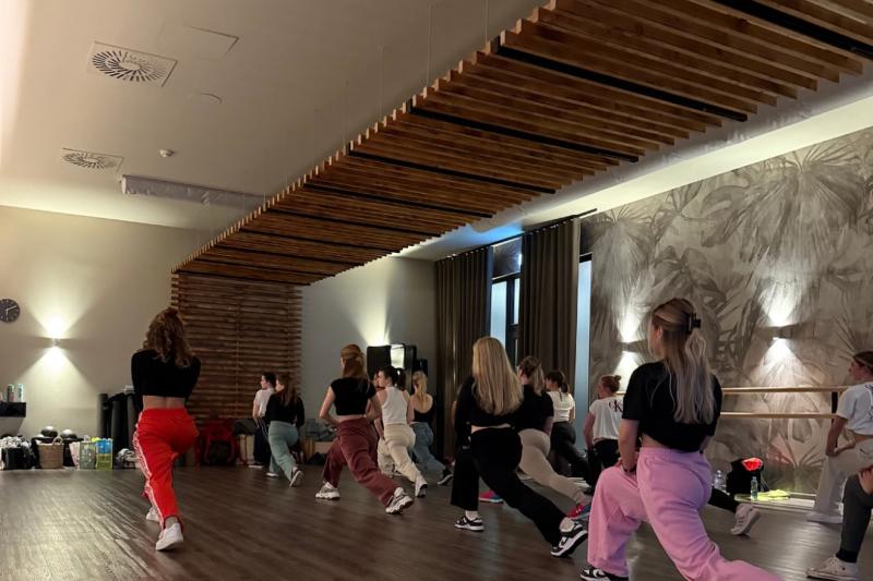 DANCE class